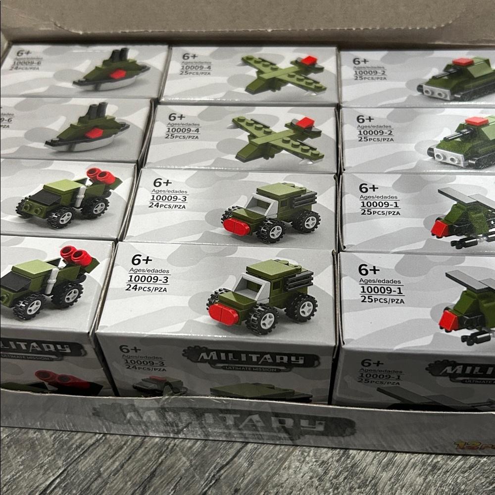 Set of 4 military legos assorted - Picture 2 of 2